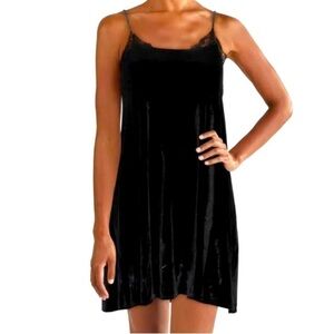 Anthropologie Maronie black velvet mini with black lace insert. Size Small. NWT.